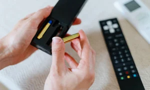 istock baterii telecomanda jpg