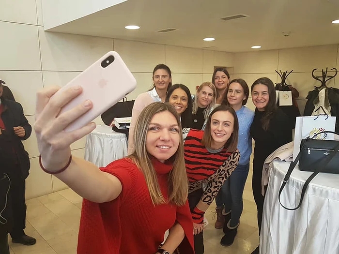 
    Simona Halep s-a întâlnit cu celelalte jucătoare de tenis incluse în lotul olimpic al RomânieiFoto: Facebook   