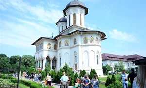 Mânăstirea Duminica Sfinților Români a fost inaugurată în 2006 și este acum locul în care se prepară Sfântul și Marele Mir jpeg