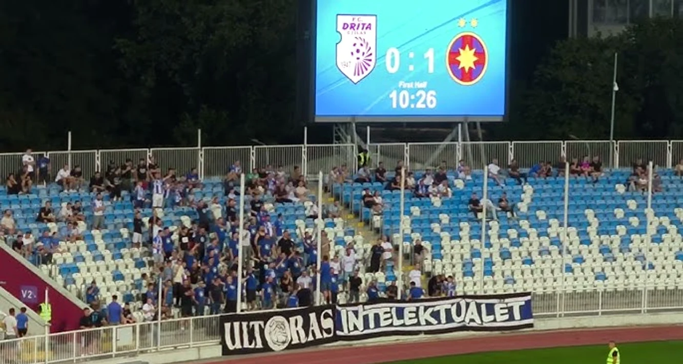 ”Intelectualii” lui Drita, scandări rasiste la adresa românilor. Foto YouTube