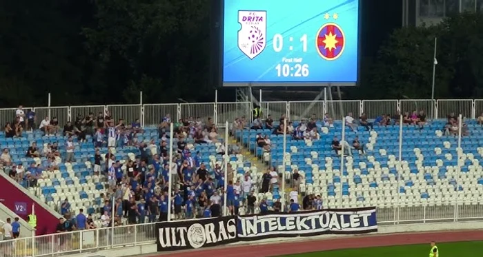 ”Intelectualii” lui Drita, scandări rasiste la adresa românilor. Foto YouTube