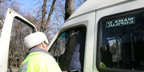 Microbuzul transporta elevi (foto arhivă)