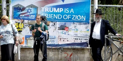 Pancarta din Israel inainte de vizita lui Trump FOTO AFP