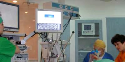 Bacău: Băcăuani operaţi gratuit de somităţi ale medicinei