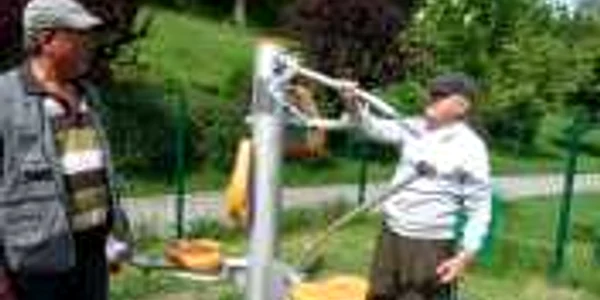 Anghel Bărbulescu, un bătrânel de 79 de ani, împătimit al fitnessului în aer liber