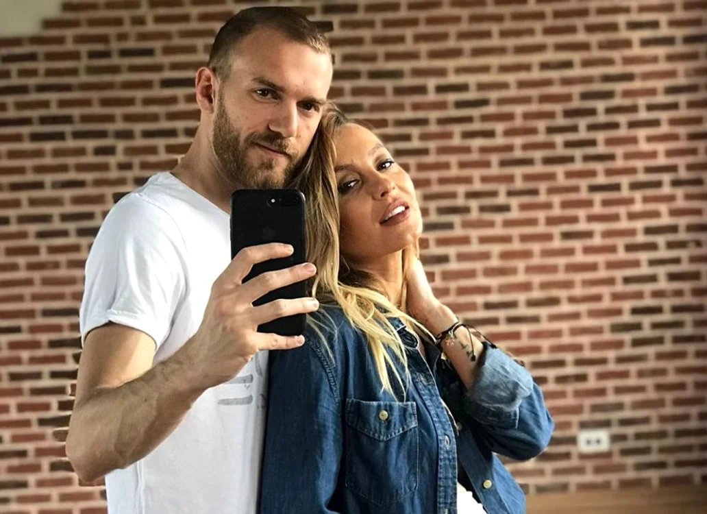 
    Flavia Mihăşan şi iubitul ei pe care îl va face tăticFoto: arhivă personală  