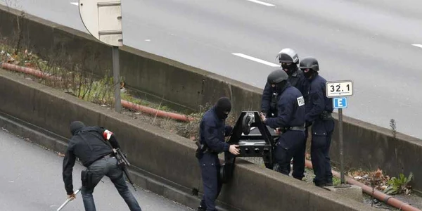 Operatiunea poliţiei contra teroriştilor din Paris FOTO AP