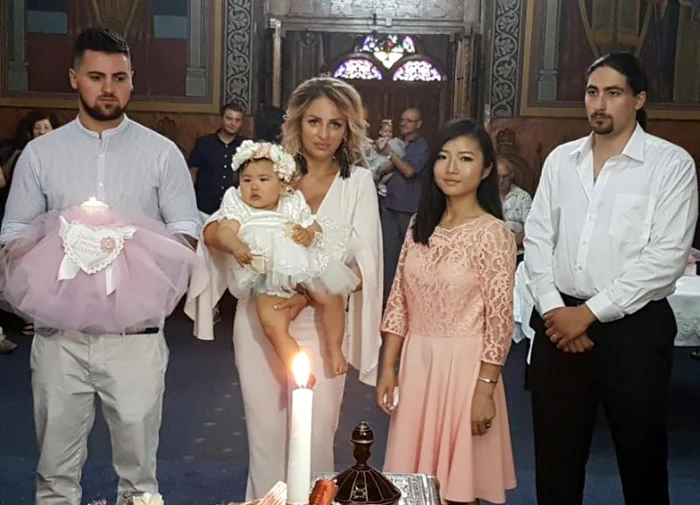 Sânziana a avut o sarcină grea în biserică, pentru că fetiţa a plâns mult