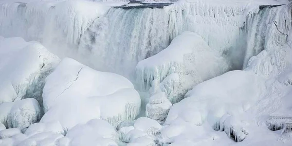 A inghetat cascada Niagara FOTO Daily Mail