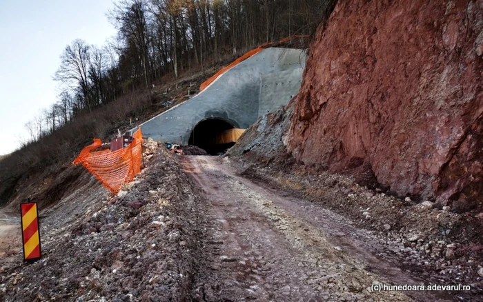 tuneluri feroviare hunedoara foto daniel guta adevarul