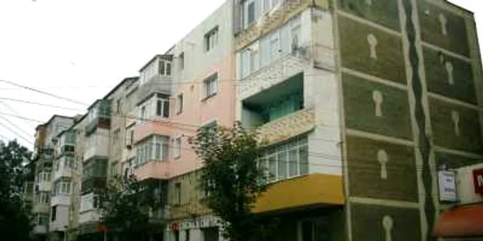 Blocurile, reabilitate pe bucăţi