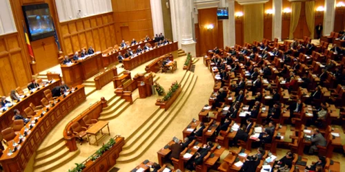 Diurnele plătite parlamentarilor de Dâmboviţa pe timpul vacanţei