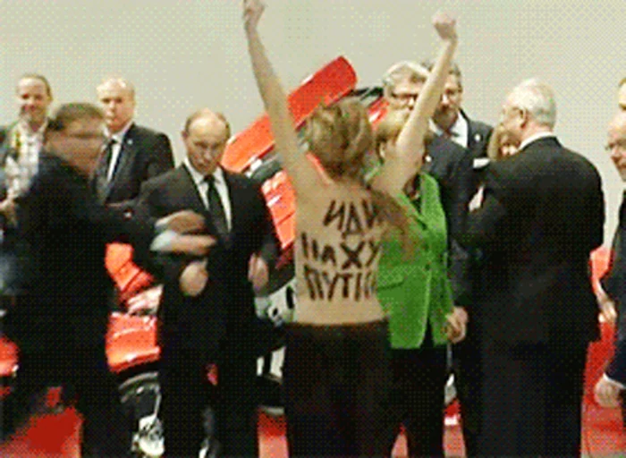 Putin era pregătit să apuce sânii fetei. N-a reuşit. Un an mai târziu, în 2014, s-a consolat cu Crimeea