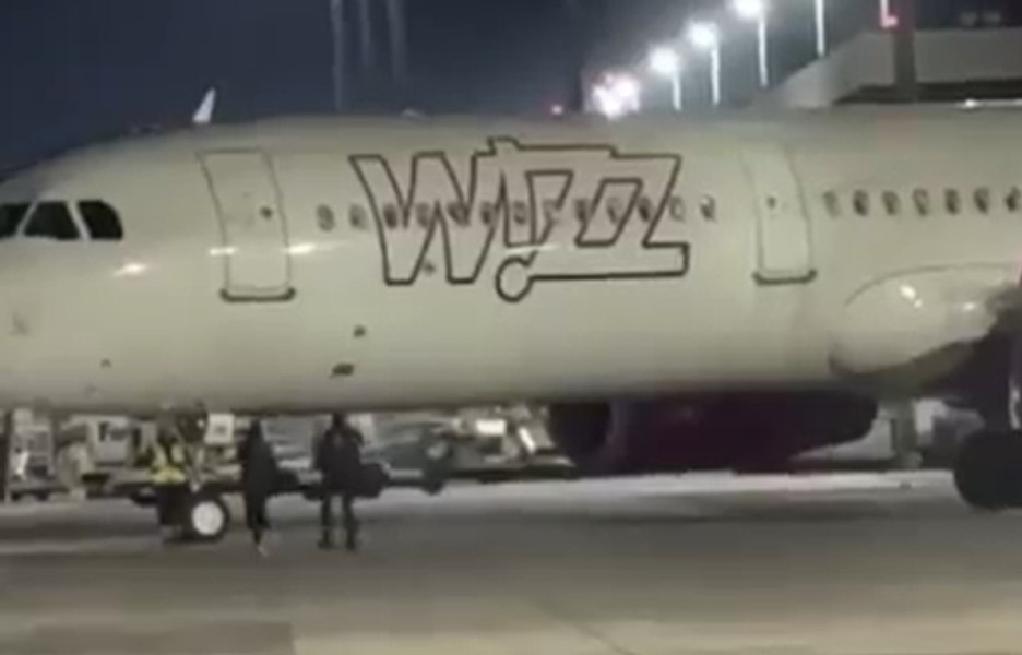 Precedent periculos creat de doi pasageri români: britanicii fug și ei pe pista aeroportului din Koln