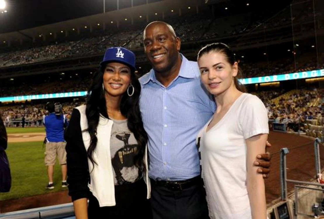 Monica Gabor, cu Magic Johnson la un meci de baseball al echipei LA Dodgers. (Foto: ADPM)