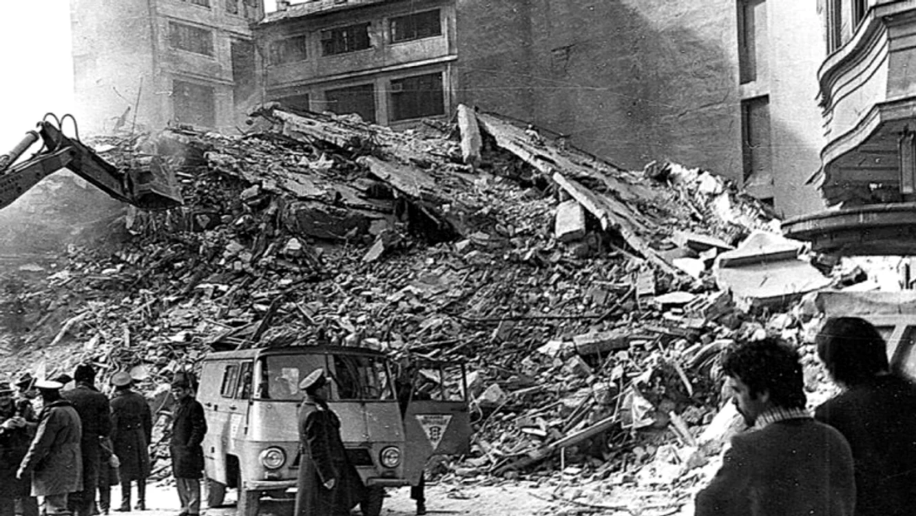 
    Seismul cu magnitudinea de 7,2 grade pe scara Richter produs în 4 martie 1977, la ora 21.22foto: Descopera.ro  