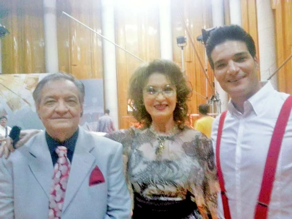 Compozitorul, alături de solista sa preferată, Angela Similea şi de fiul lui, Rareş