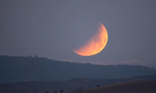 Eclipsa de luna luna rosiatica 15 16 mai 2022 FOTO EPA-EFE