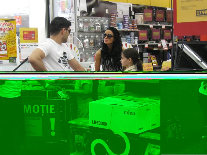 LIviu Vârciu la cumpărături în Mallul Atrium Center