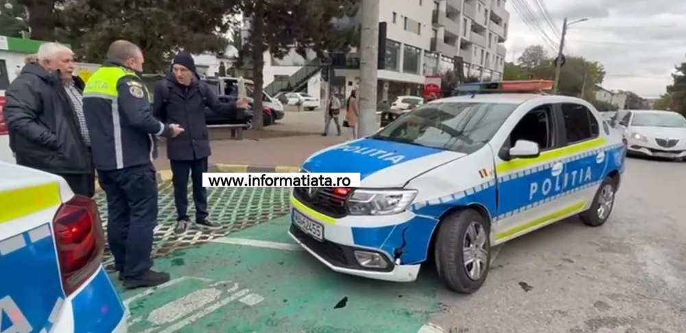 Maşină de poliţie lovită în trafic, la Suceava, în timp ce mergea spre un accident produs de un șofer de 93 de ani. „Era coloană, nu am văzut nimic”