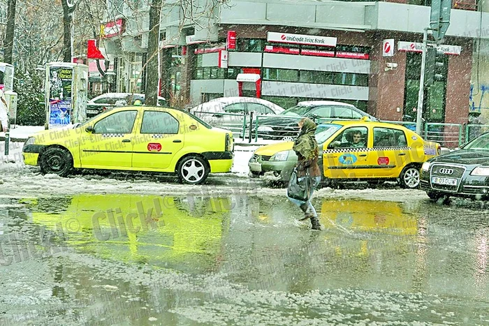 Risc de avalanşe şi de inundaţii!