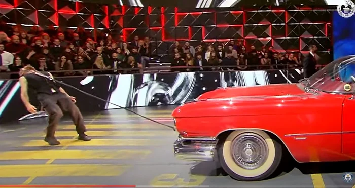 Andrew Stanton a reușit să miște un Cadillac de peste 2 tone, cu cârlige înfipte în zona ochilor