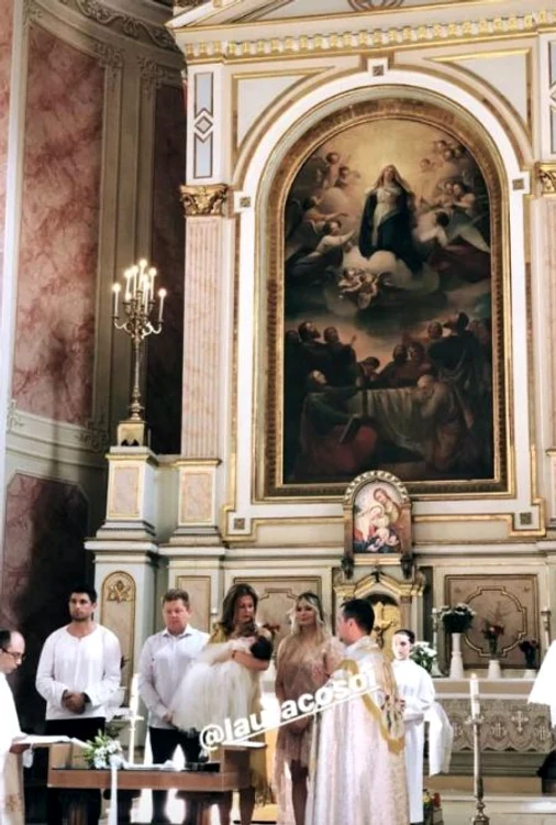 Ceremonia religioasă a avut loc într-o biserică catolică