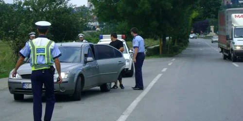 Poliţiştii dâmboviţeni stat cu ochii pe şoferii care încalcă legea