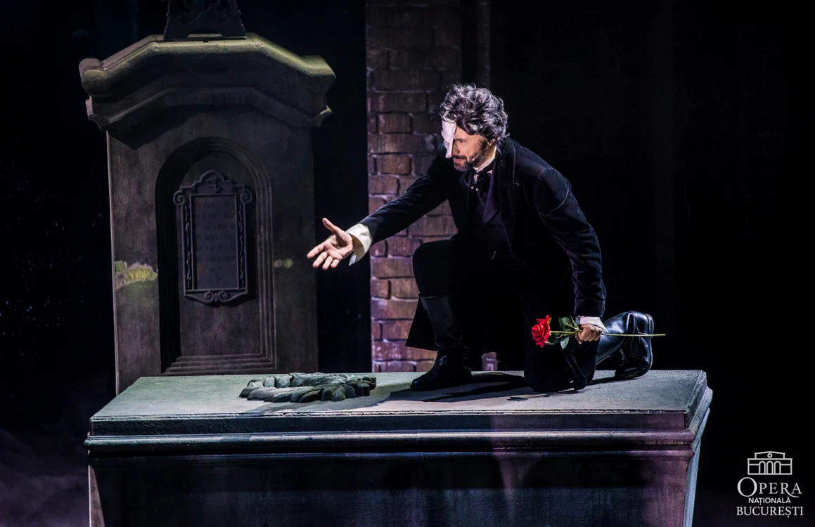 Adrian Nour în Phantom din musicalul “Fantoma de la Operă” Sursa foto Opera București