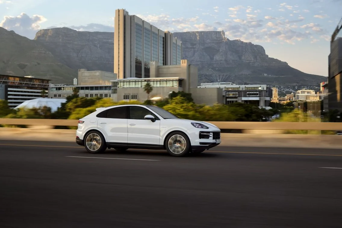 A treia generație Porsche Cayenne a sosit în România Foto - Porsche