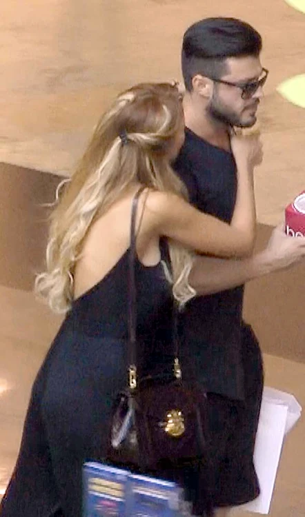 Cei doi “porumbei“ au atras toate privirile 