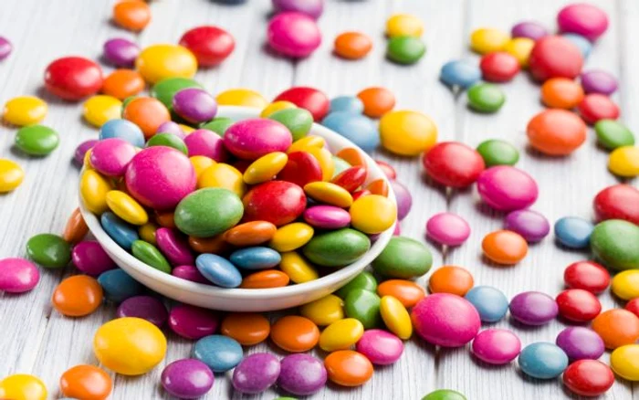 
    Mulți coloranți se găsesc în bomboane, în cereale și în băuturile carbogazoaseclickpentrufemei.ro  