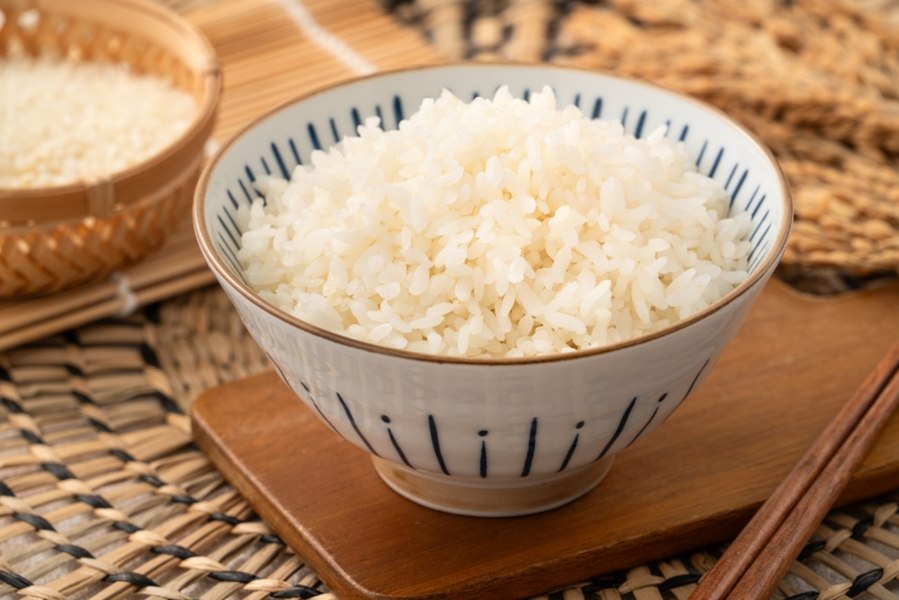 Cât timp poate fi păstrat orezul gătit la frigider? Este recomandat să-l congelezi sau nu