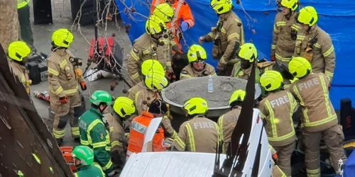 Un bărbat a murit în Londra după ce a fost strivit de un pisoar telescopic Foto: @KetoCancerQueen