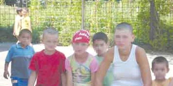 Constanţa: EXCLUSIV! Copii scoşi cu forţa din mizerie