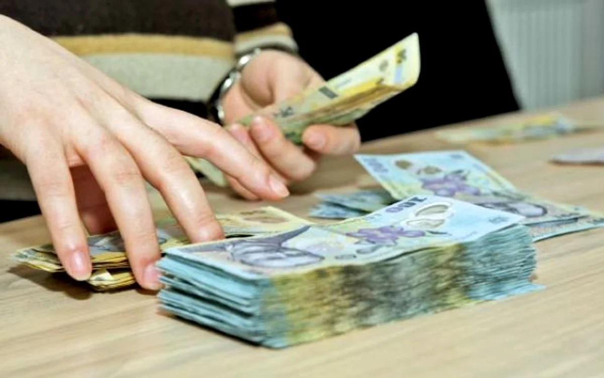 Populismul parlamentarilor şi protestele bugetarilor au condus la creşteri spectaculoase ale salariilor bugetarilor