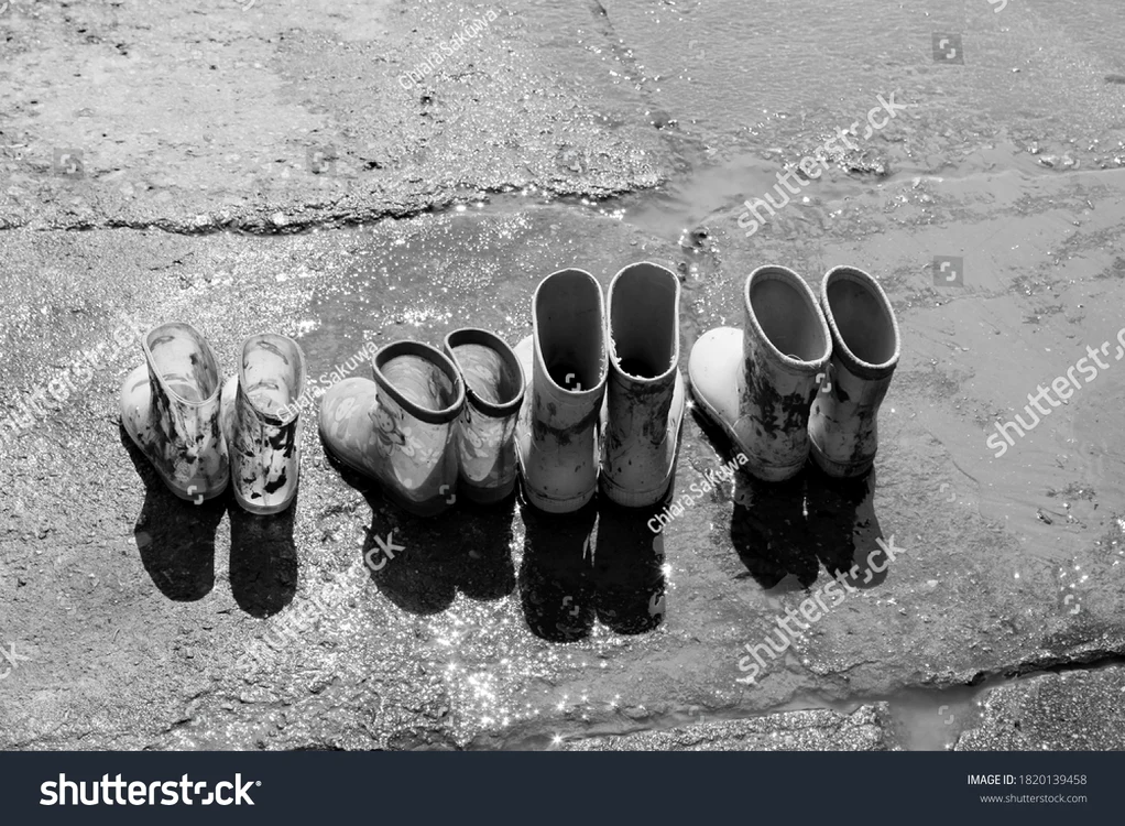 Mulți copii sărmani au rămas cu ghetuțele goale de Moș Nicolae FOTO Shutterstock