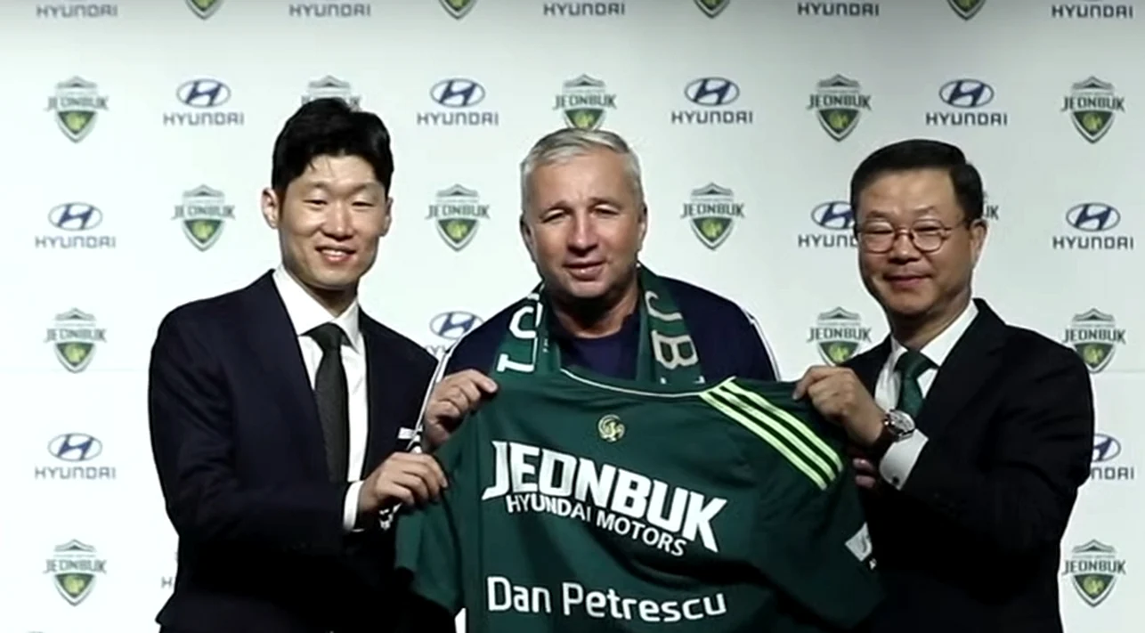 Dan Petrescu s-a despărțit de Jeonbuk, după o serie de 5 meciuri fără victorie. Foto JHM 