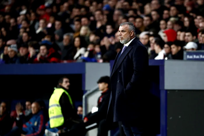 
    Cosmin Olăroiu a mulțumit poliției din DubaiFoto: EPA-EFE  