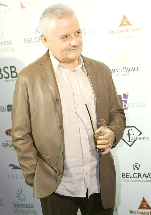 
    Columbeanu a primit statuia  chiar de la Sabin Bălaşa   