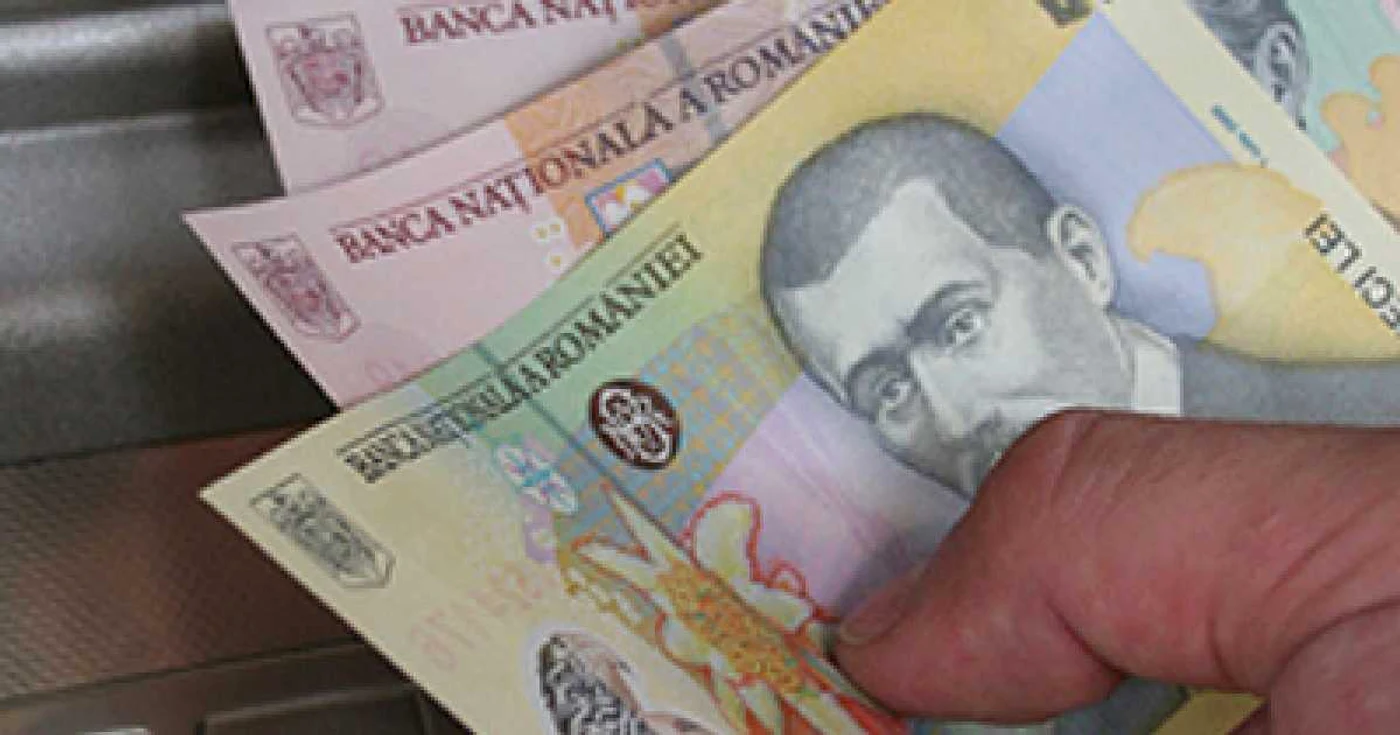 Câştigul salarial mediu a scăzut în august cu 1,4% (22 lei) 