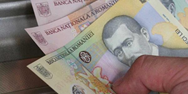 Câştigul salarial mediu a scăzut în august cu 1,4% (22 lei) 