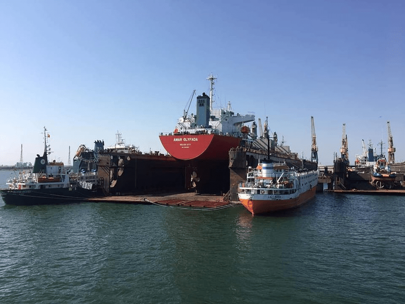 Explozie la Şantierul Naval Midia. Trei persoane au fost rănite
