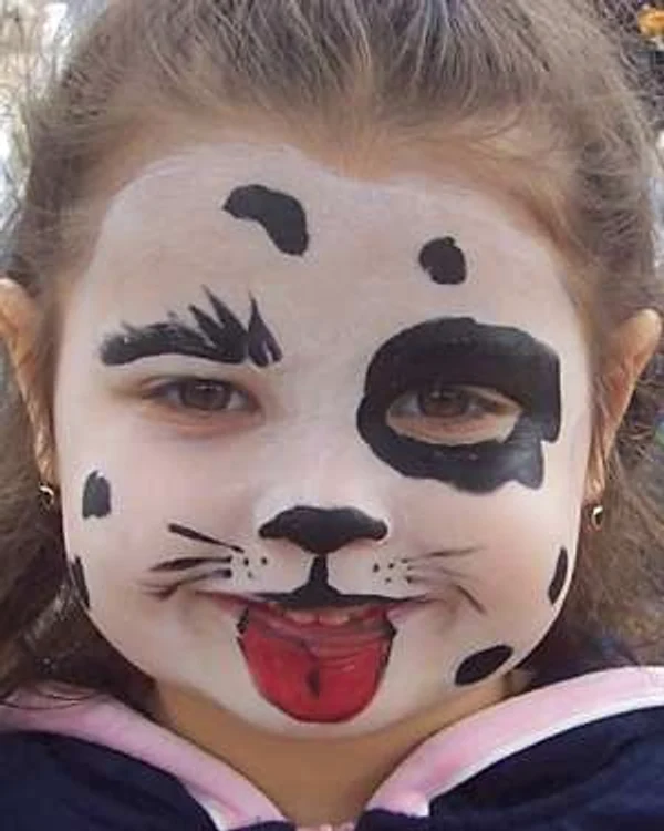 
    Printre cele mai tari farse pe care le poţi face copiilor se numără şi pictura pe faţă. Garantat vă veţi distra împreunăFoto: aaz.ro  