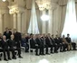 Marcel Ciolacu, Nicolae Văcăroiu, Viorica Dăncilă, Adrian Năstase, Alexandru Mironov, Emil Constantinescu la funeraliile de stat ale lui Ion Iliescu la Palatul Cotroceni. FOTO: captură de ecran