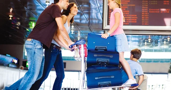 Tricourile nu sunt cele mai convenavile haine în avion FOTO: Arhivă