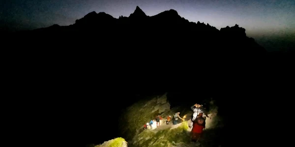 Vâlceni rătăciţi pe cel mai înalt masiv din România  - Moldoveanu - în hipotermie şi cu vedenii Foto Salvamont Argeş