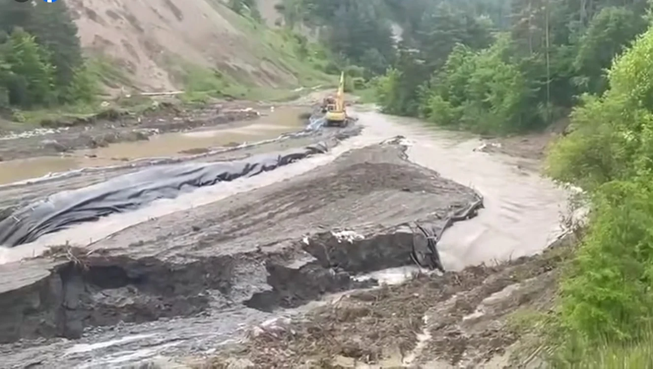 Pericol de prăbușire la Salina Praid foto captura video jpg