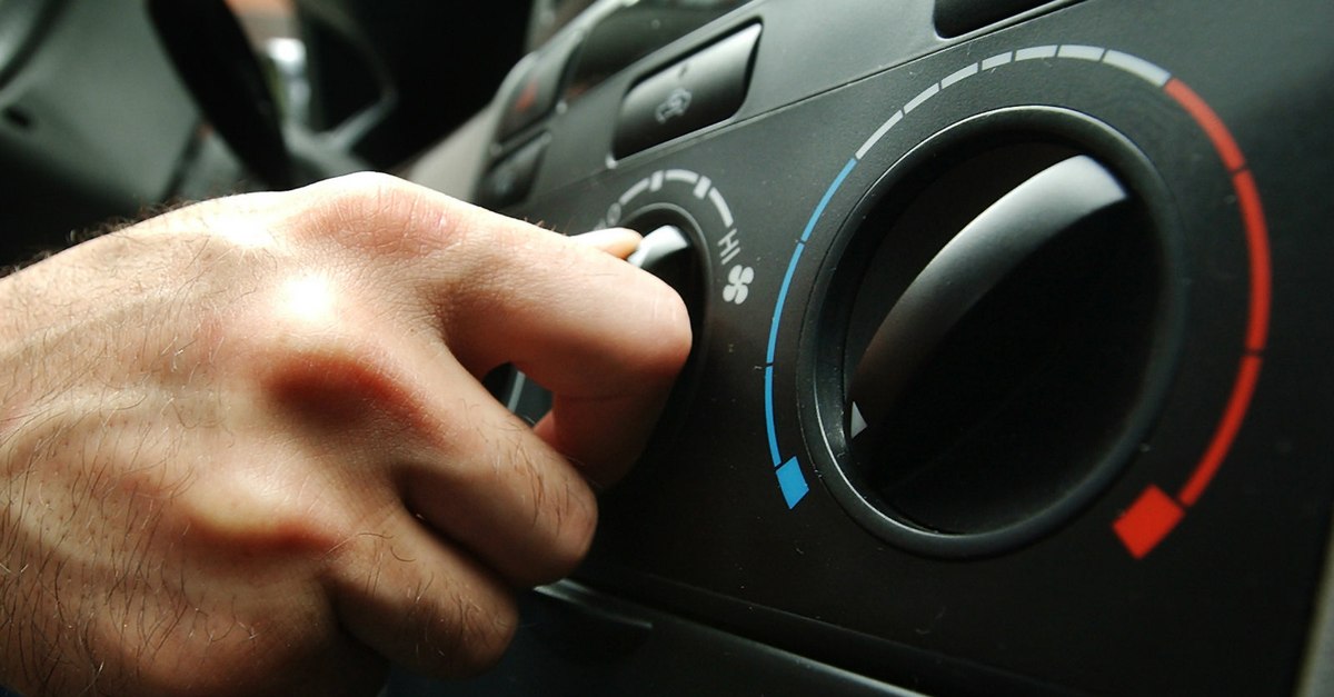 Trucul simplu pentru răcirea rapidă a mașinii pe caniculă
