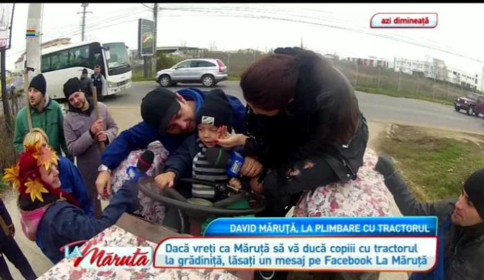 Cătălin Măruţă, la plimbare cu tractorul